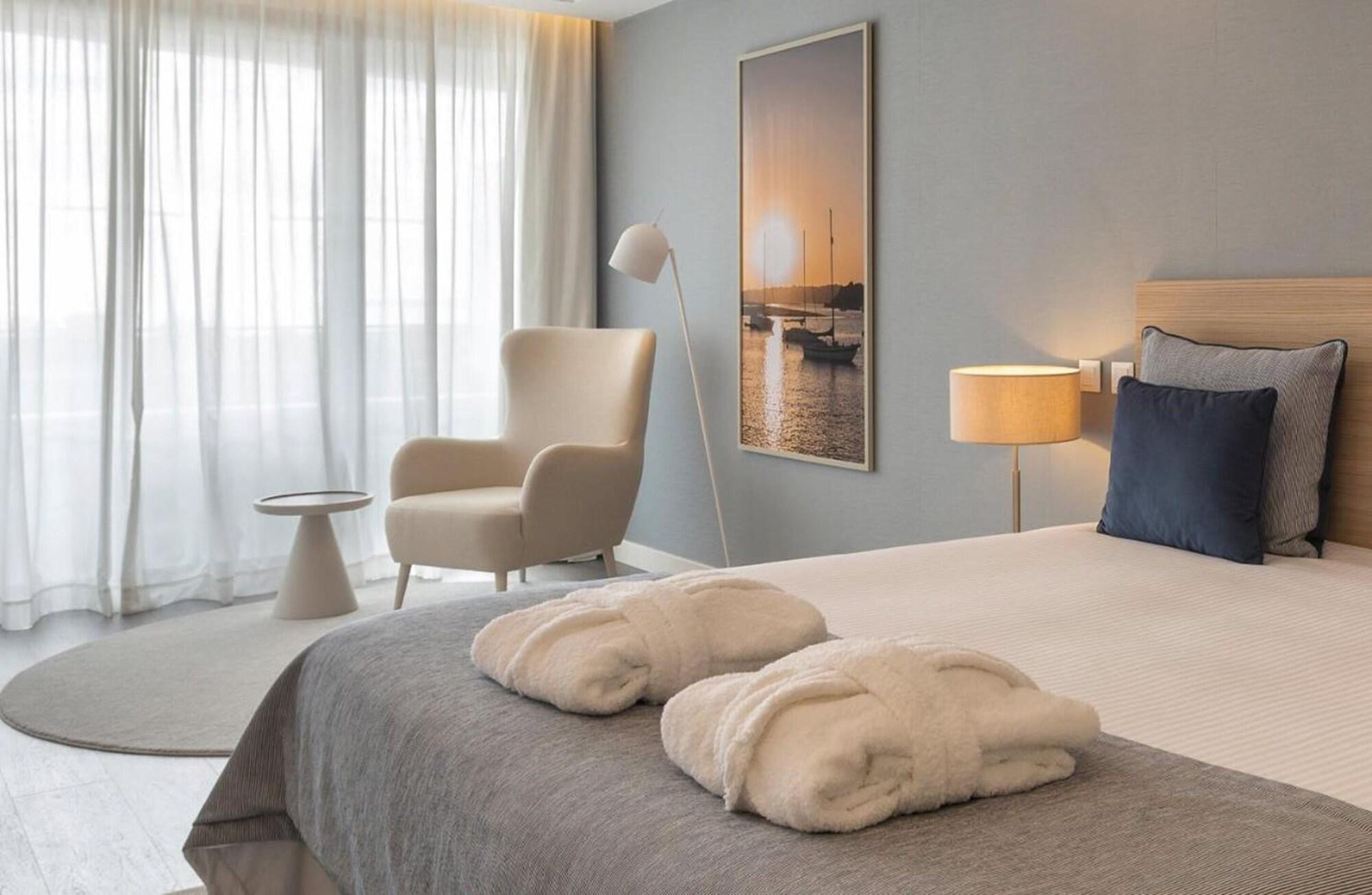 Longevity Health & Wellness Hotel - Adults Only Alvor Exterior foto A room at the hotel