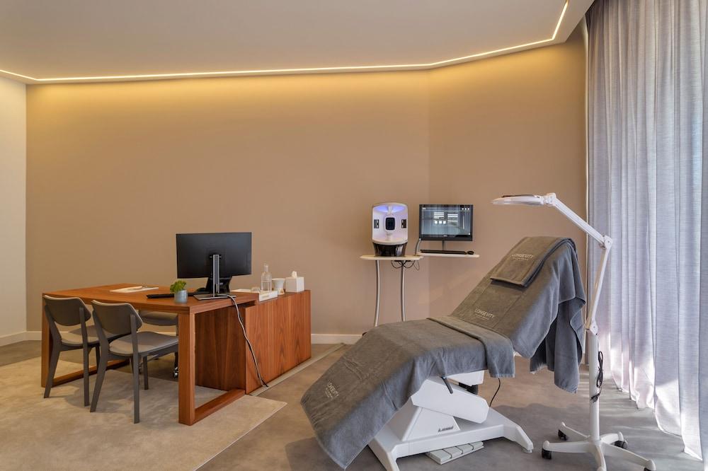 Longevity Health & Wellness Hotel - Adults Only Alvor Exterior foto A medical office